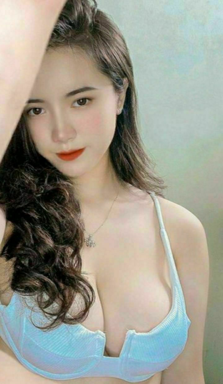 Anh da đen hàng khủng địt em gái bạn thân lồn múp
